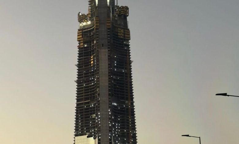 “برج-جدة”-معانقة-السحاب-بخطى-متسارعة-نحو-الكيلومتر-الأول