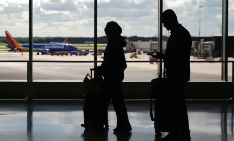 بالأرقام.-تقديرات-تكشف-عن-عدد-المسافرين-المتضررين-منذ-بدء-حرب-إيران