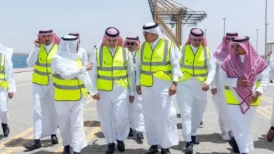 وزيرا-“النقل”-و-”الاستثمار”-يتفقدان-سلاسل-الإمداد-بميناء-الملك-عبدالله