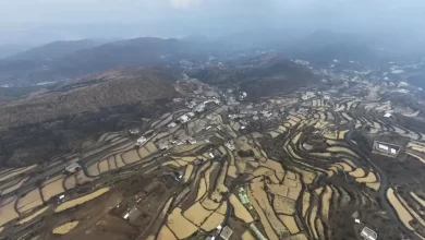 الأمطار-ترسم-لوحات-طبيعية-فريدة-تبرز-روعة-تضاريس-عسير