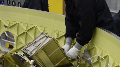 السعودية-تقترب-من-الفضاء-العميق.-لقطات-توثق-المرحلة-الأخيرة-لإدماج-القمر-“شمس”-ضمن-مهمة-أرتميس 2