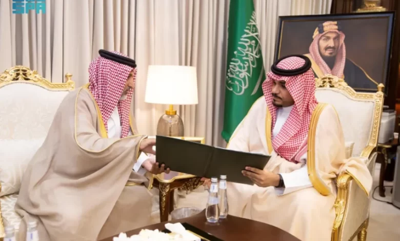 نائب-أمير-نجران-يطَّلعُ-على-تقرير-الخطة-الرقابية-لفرع-وزارة-التجارة-بالمنطقة