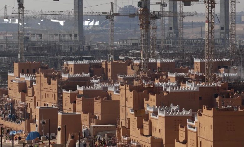 الدرعية-ترسم-ملامح-الفخامة-النجدية:-مشروع-“الريتز-كارلتون-ريزيدنسز”-يشارف-على-الجاهزية-كأيقونة-للسكن-الفاخر