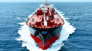 النفط-يقفز-إلى-104-دولار-بعد-التوترات-المرتقبة-في-مضيق-هرمز