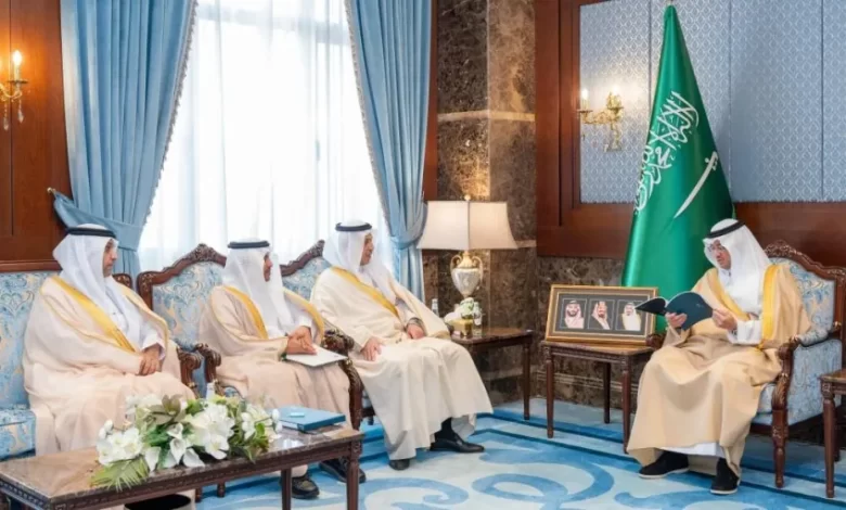 محافظ-الأحساء-يطّلع-على-التقرير-السنوي-لغرفة-الأحساء-2025م