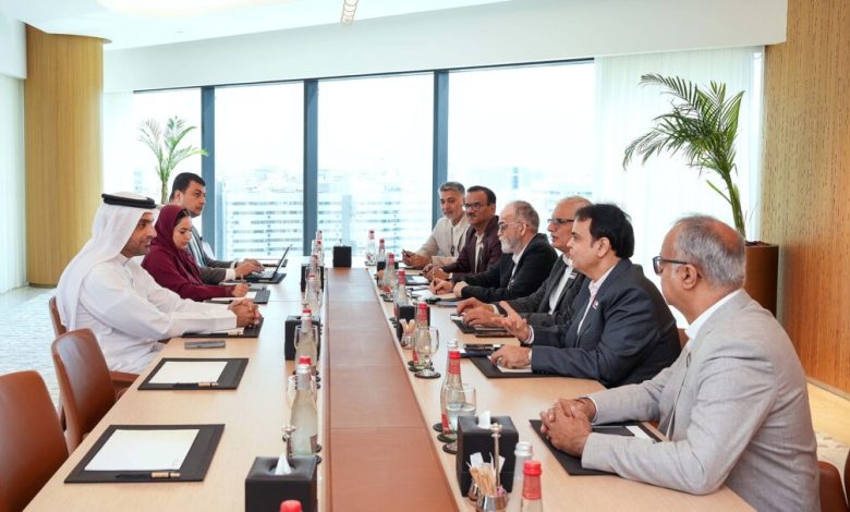 غرف-دبي-تبحث-مع-مجموعة-تجار-الأقمشة-دعم-جاهزية-القطاع-واستدامة-نموه