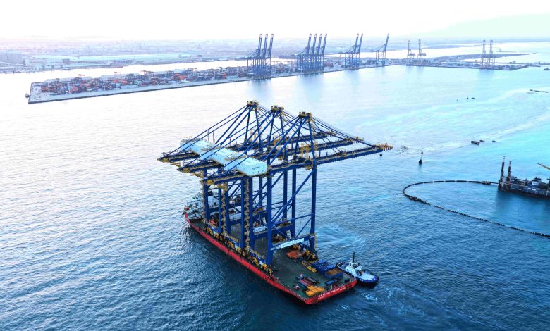 لدعم-التجارة-عبر-البحر-الأحمر-موانئ-دبي-العالمية-تُضيف ثلاث-رافعات-رصيف-في-جدة