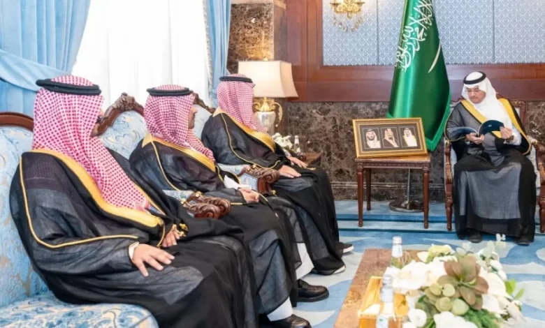 محافظ-الأحساء-يطّلع-على-التقرير-السنوي-لأعمال-وزارة-التجارة-بالمنطقة-الشرقية