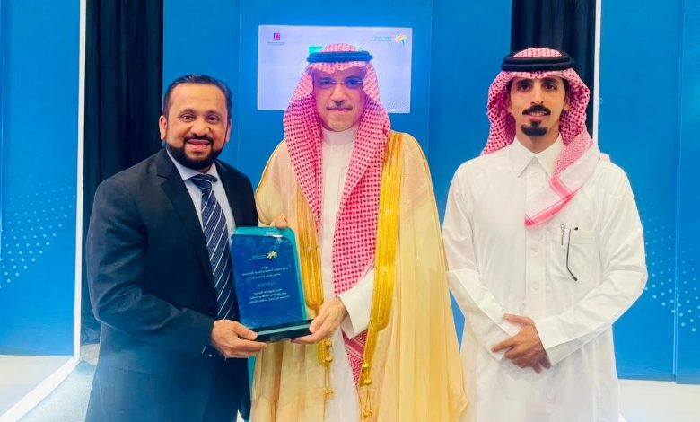لولو-هايبرماركت-تُكرَّم-من-وزارة-الموارد-البشرية-والتنمية-الاجتماعية-تقديراً-لدورها-في-التمكين-وتحقيق-الأثر-المجتمعي-بالمملكة-العربية-السعودية