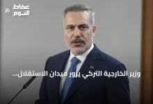 وزير-الخارجية-التركي-يزور-ميدان-الاستقلال-في-كييف